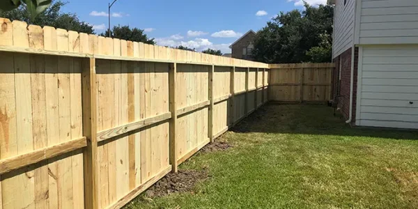 Cedar, Pine, or Redwood? Choosing the Right Wood Fence for South Carolina Conditions